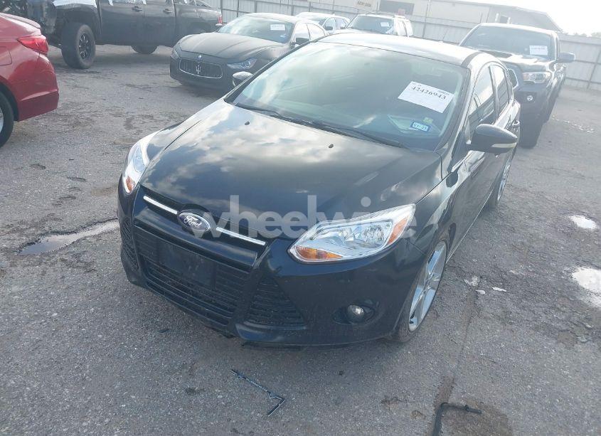 Photo 2 of 2014 Ford Focus TITANIUM (VIN 1FADP3N28EL208034)