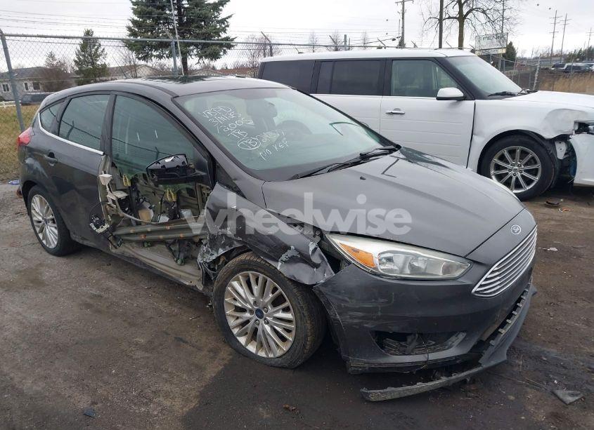 2016 Ford Focus TITANIUM (VIN 1FADP3N28GL252005) main photo