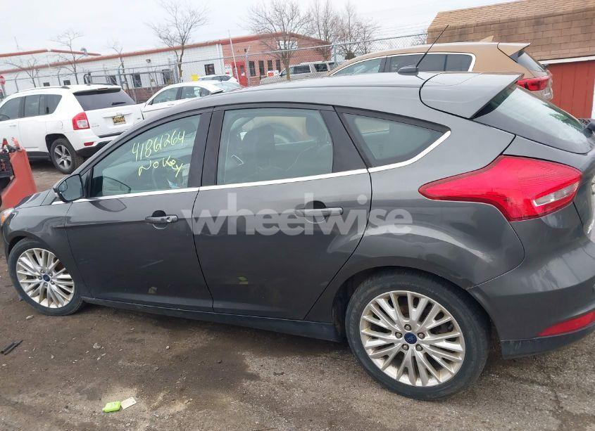 Photo 14 of 2016 Ford Focus TITANIUM (VIN 1FADP3N28GL252005)