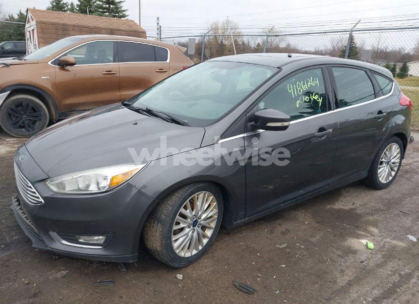 Photo 2 of 2016 Ford Focus TITANIUM (VIN 1FADP3N28GL252005)