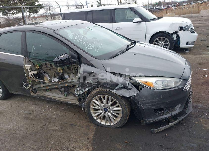 Photo 6 of 2016 Ford Focus TITANIUM (VIN 1FADP3N28GL252005)