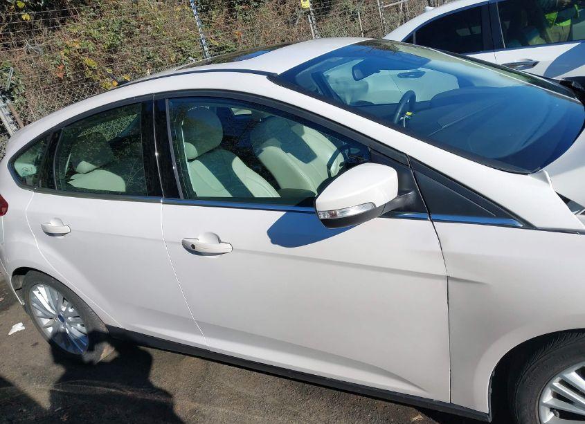 Photo 13 of 2017 Ford Focus TITANIUM (VIN 1FADP3N28HL317226)