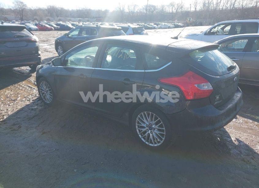 Photo 3 of 2014 Ford Focus TITANIUM (VIN 1FADP3N29EL197934)