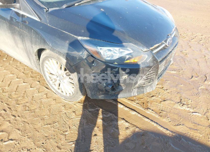 Photo 6 of 2014 Ford Focus TITANIUM (VIN 1FADP3N29EL197934)