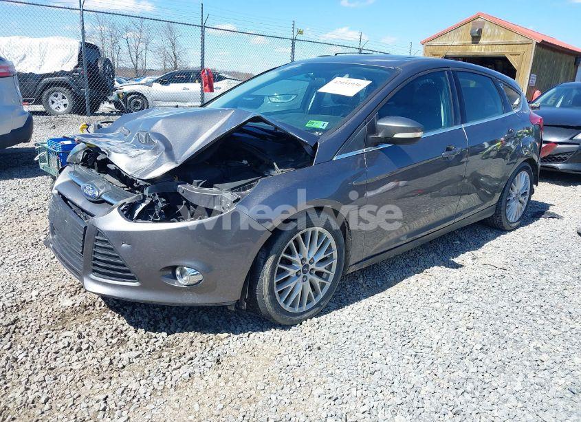 Photo 2 of 2014 Ford Focus TITANIUM (VIN 1FADP3N29EL342132)