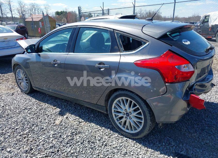 Photo 3 of 2014 Ford Focus TITANIUM (VIN 1FADP3N29EL342132)