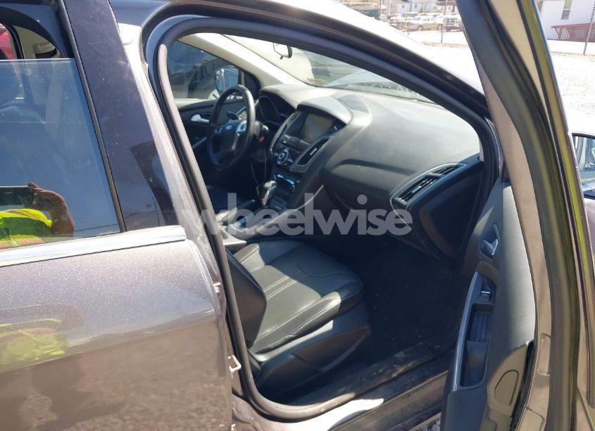 Photo 5 of 2014 Ford Focus TITANIUM (VIN 1FADP3N29EL342132)