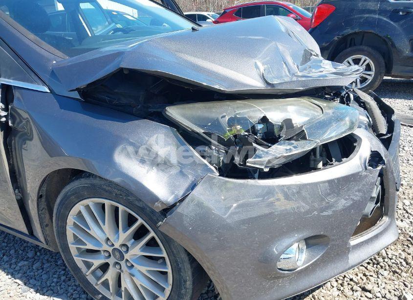 Photo 6 of 2014 Ford Focus TITANIUM (VIN 1FADP3N29EL342132)