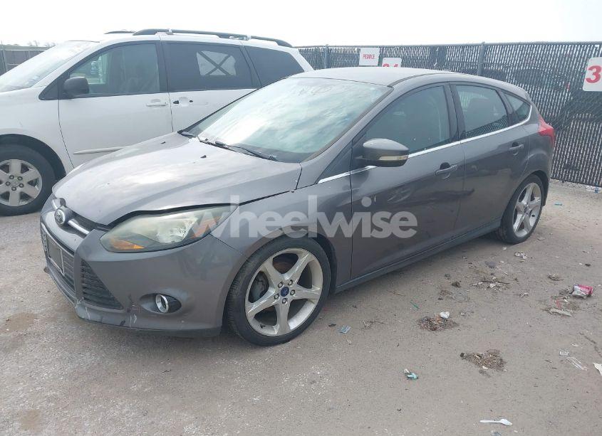 Photo 2 of 2014 Ford Focus TITANIUM (VIN 1FADP3N29EL382128)