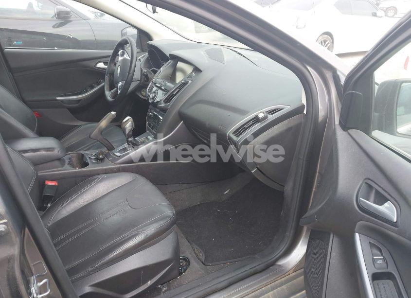 Photo 5 of 2014 Ford Focus TITANIUM (VIN 1FADP3N29EL382128)