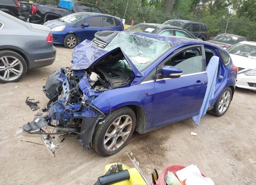 Photo 2 of 2014 Ford Focus TITANIUM (VIN 1FADP3N29EL422952)