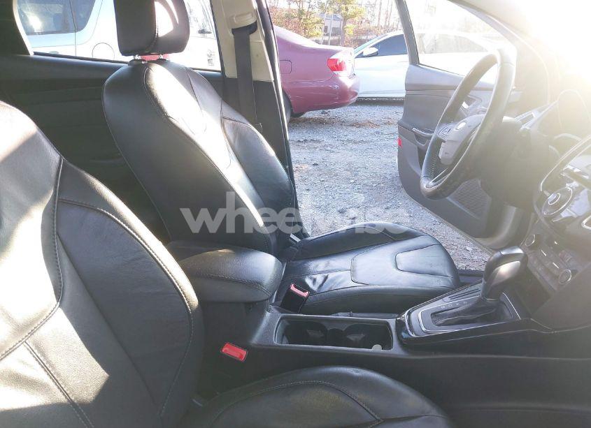 Photo 5 of 2015 Ford Focus TITANIUM (VIN 1FADP3N29FL381904)