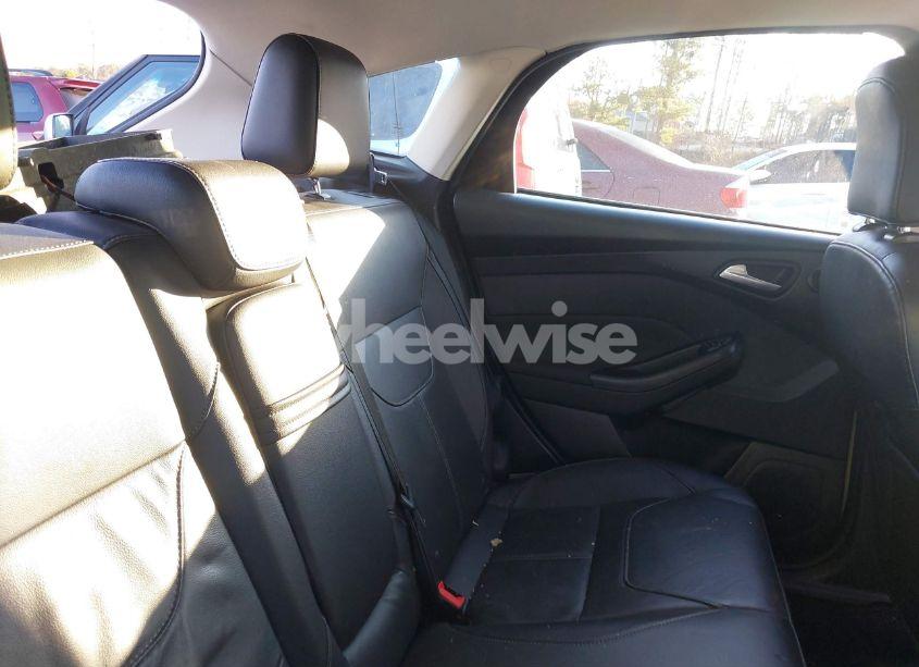 Photo 8 of 2015 Ford Focus TITANIUM (VIN 1FADP3N29FL381904)