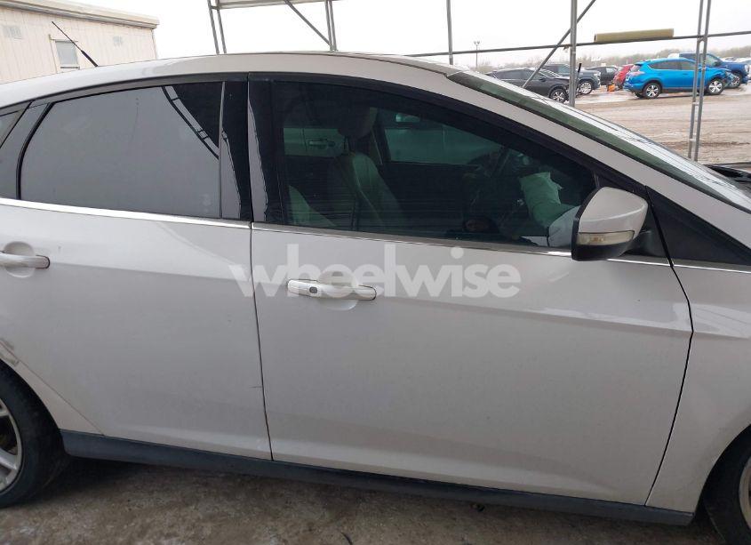 Photo 13 of 2016 Ford Focus TITANIUM (VIN 1FADP3N29GL388546)