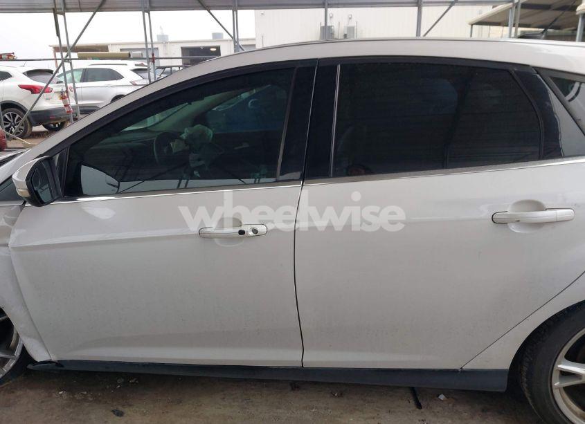 Photo 14 of 2016 Ford Focus TITANIUM (VIN 1FADP3N29GL388546)