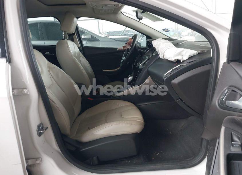 Photo 5 of 2016 Ford Focus TITANIUM (VIN 1FADP3N29GL388546)