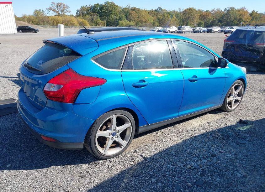 Photo 4 of 2014 Ford Focus TITANIUM (VIN 1FADP3N2XEL134695)