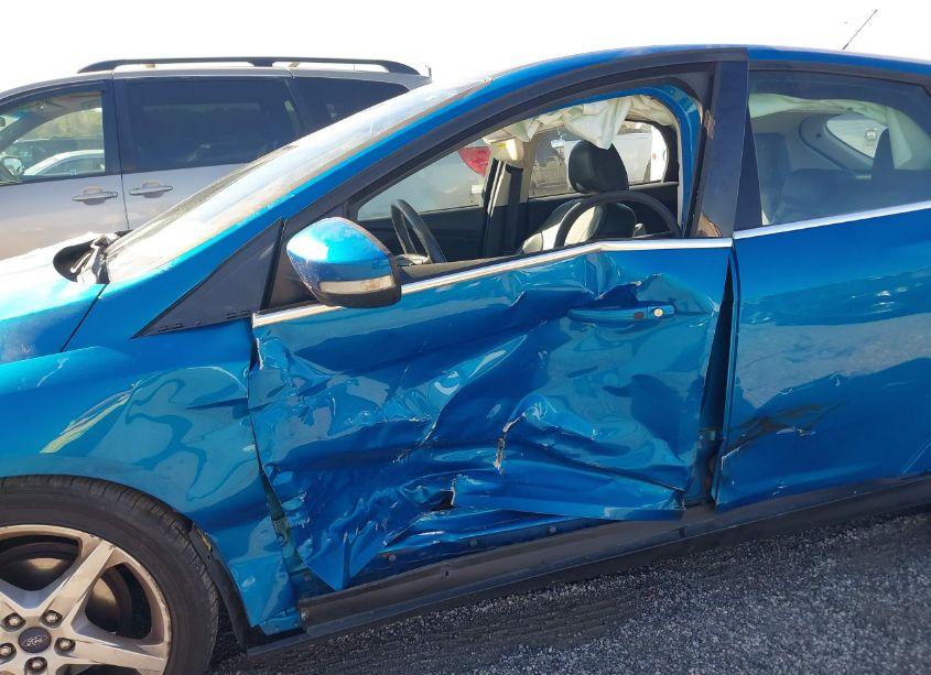 Photo 6 of 2014 Ford Focus TITANIUM (VIN 1FADP3N2XEL134695)