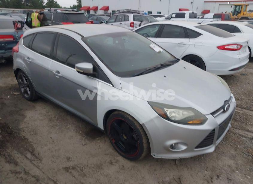 2014 Ford Focus TITANIUM (VIN 1FADP3N2XEL276058) main photo