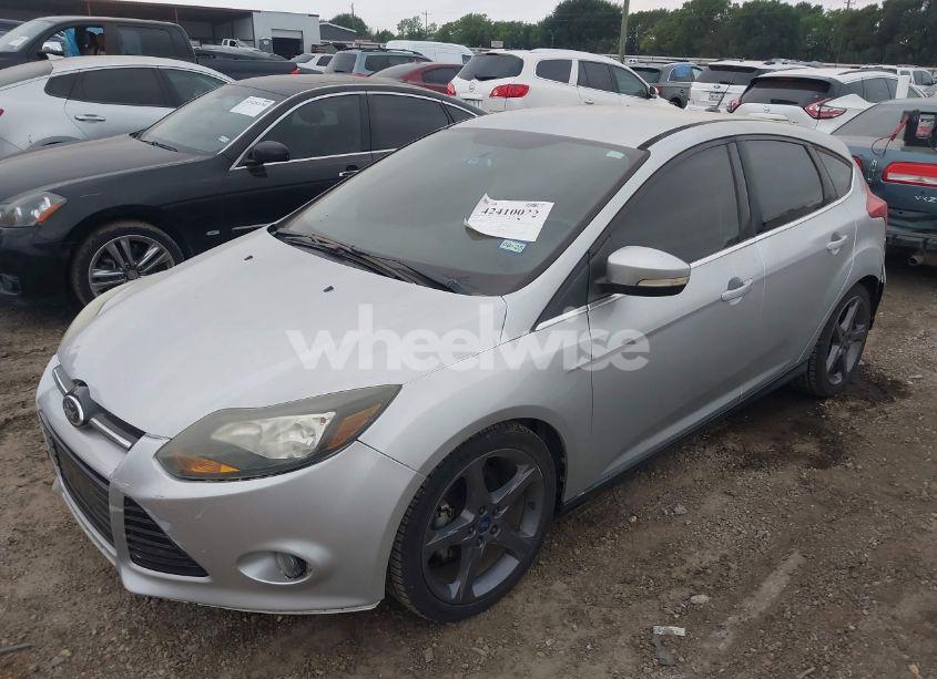 Photo 2 of 2014 Ford Focus TITANIUM (VIN 1FADP3N2XEL276058)