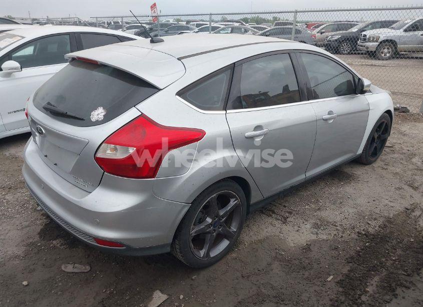 Photo 4 of 2014 Ford Focus TITANIUM (VIN 1FADP3N2XEL276058)