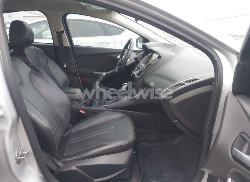 Photo 5 of 2014 Ford Focus TITANIUM (VIN 1FADP3N2XEL276058)