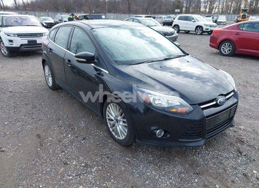 2014 Ford Focus TITANIUM (VIN 1FADP3N2XEL435032) main photo