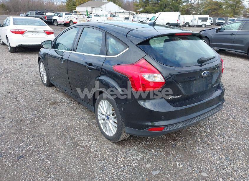 Photo 3 of 2014 Ford Focus TITANIUM (VIN 1FADP3N2XEL435032)