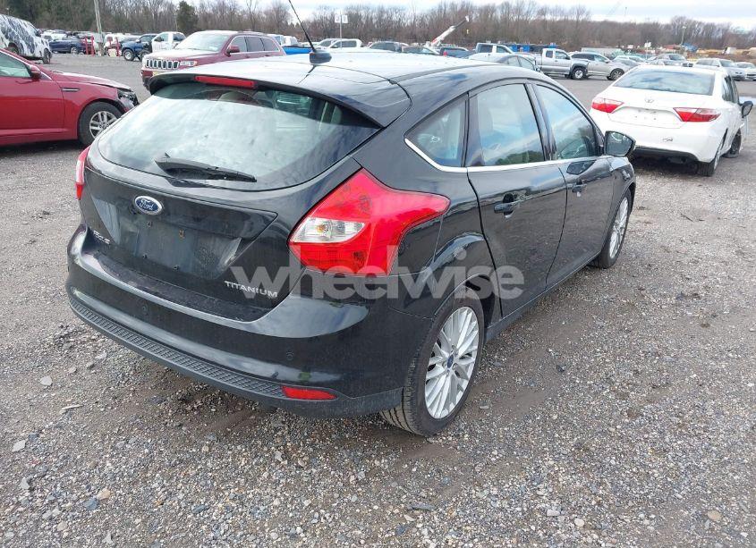 Photo 4 of 2014 Ford Focus TITANIUM (VIN 1FADP3N2XEL435032)