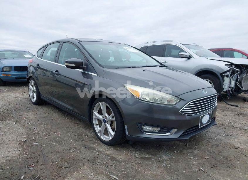 2015 Ford Focus TITANIUM (VIN 1FADP3N2XFL227573) main photo