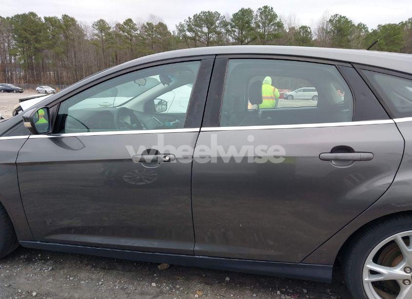 Photo 14 of 2015 Ford Focus TITANIUM (VIN 1FADP3N2XFL227573)