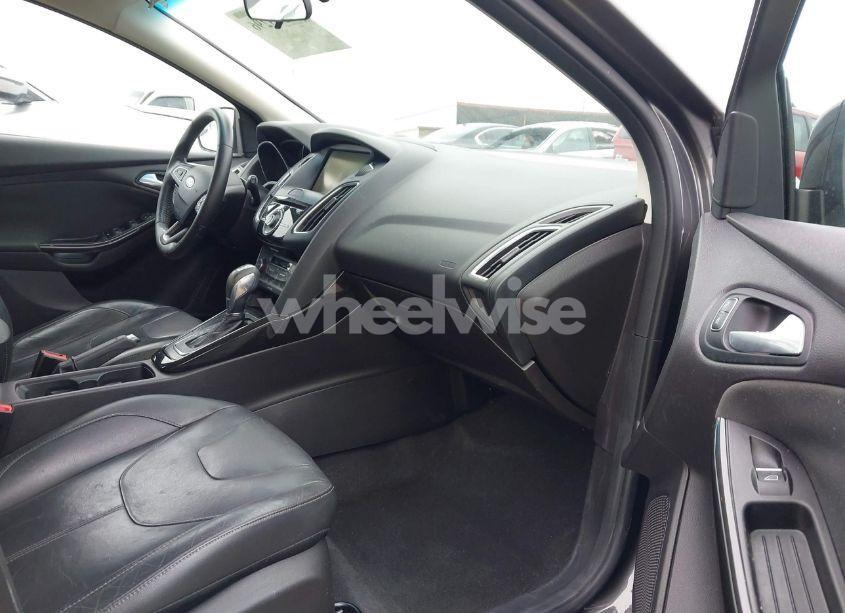 Photo 5 of 2015 Ford Focus TITANIUM (VIN 1FADP3N2XFL227573)