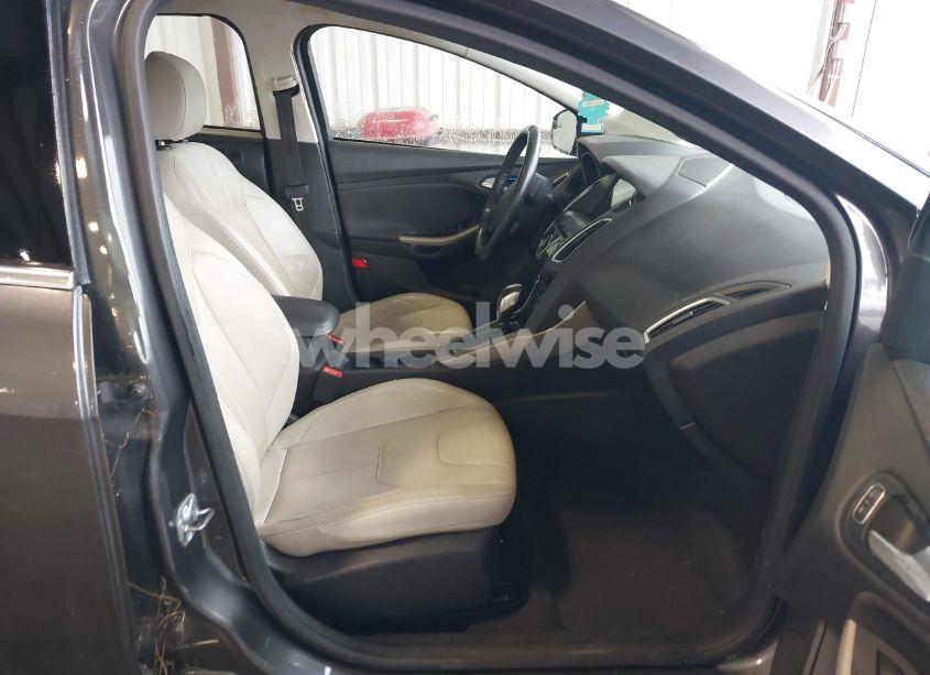 Photo 5 of 2016 Ford Focus TITANIUM (VIN 1FADP3N2XGL299584)