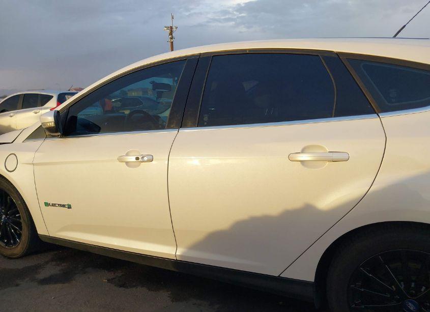 Photo 15 of 2013 Ford Focus ELECTRIC (VIN 1FADP3R45DL364350)