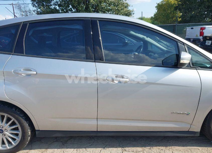 Photo 13 of 2016 Ford C-max HYBRID SE (VIN 1FADP5AU1GL103759)