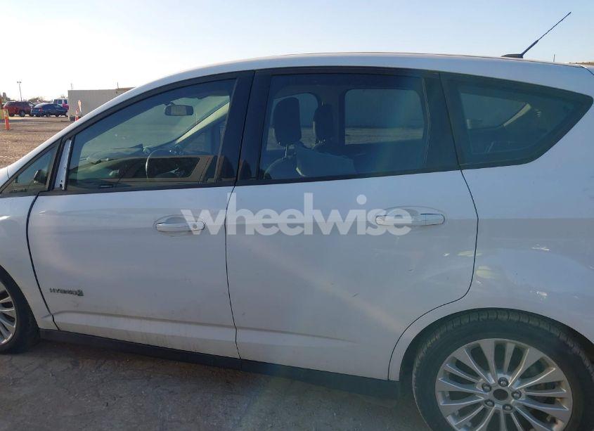 Photo 14 of 2018 Ford C-max HYBRID SE (VIN 1FADP5AU7JL104700)