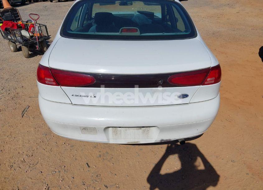 Photo 16 of 1999 Ford Escort LX (VIN 1FAFP10P1XW236632)