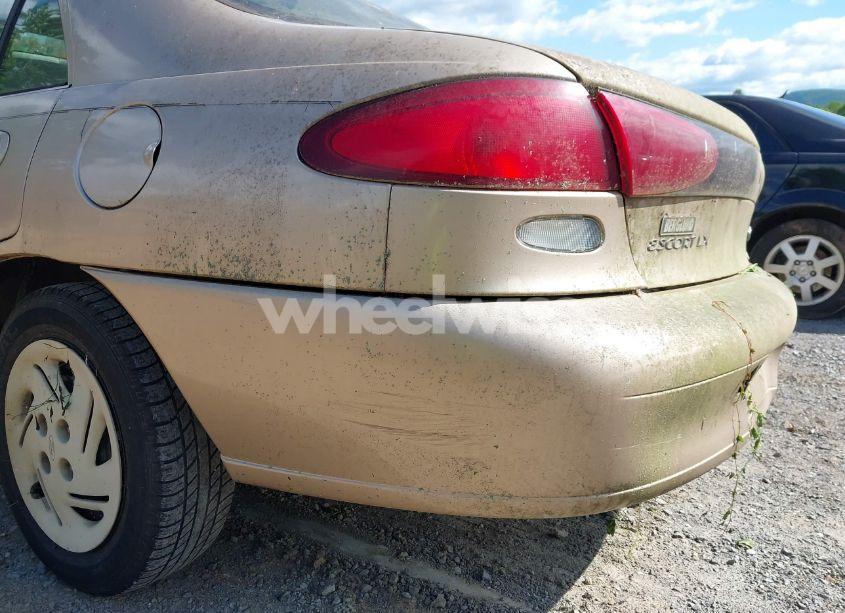 Photo 14 of 1998 Ford Escort LX (VIN 1FAFP10P3WW234833)