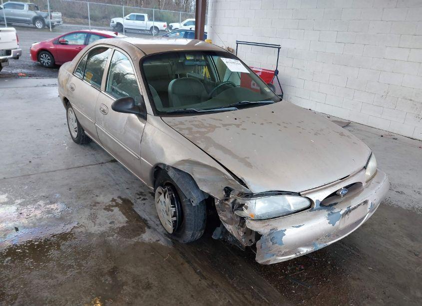 1998 Ford Escort SE (VIN 1FAFP13P6WW210392) main photo