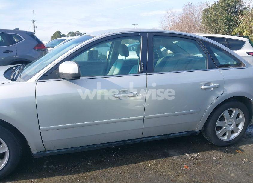 Photo 14 of 2005 Ford Five HUNDRED SE (VIN 1FAFP23155G141205)