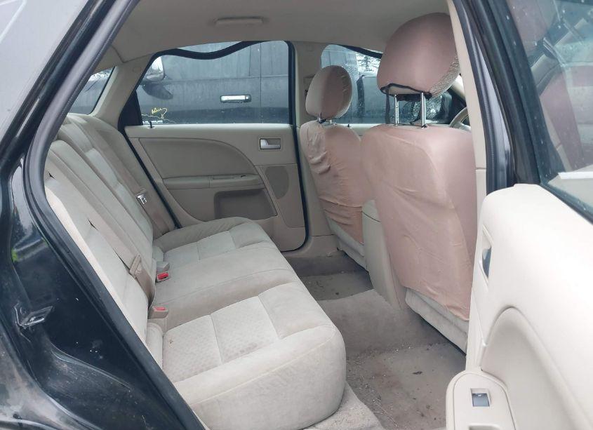 Photo 8 of 2005 Ford Five HUNDRED SE (VIN 1FAFP231X5G125095)