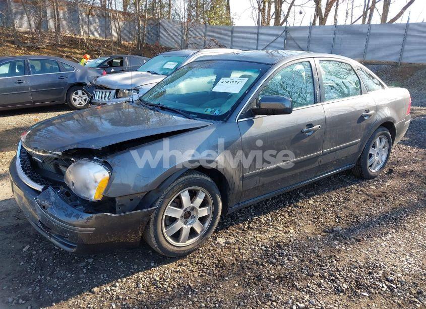 Photo 2 of 2005 Ford Five HUNDRED SE (VIN 1FAFP231X5G145153)
