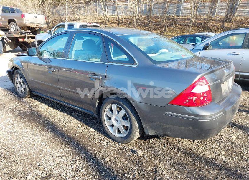 Photo 3 of 2005 Ford Five HUNDRED SE (VIN 1FAFP231X5G145153)