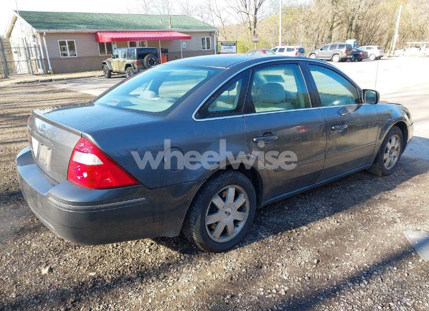 Photo 4 of 2005 Ford Five HUNDRED SE (VIN 1FAFP231X5G145153)