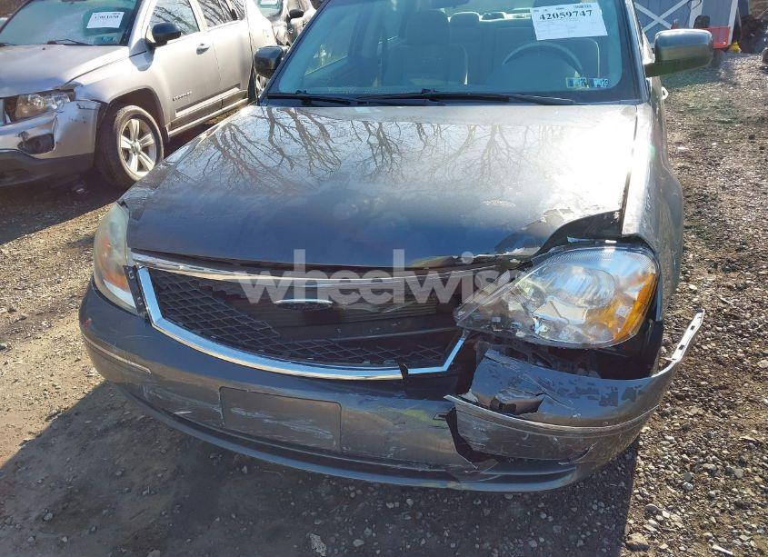 Photo 6 of 2005 Ford Five HUNDRED SE (VIN 1FAFP231X5G145153)