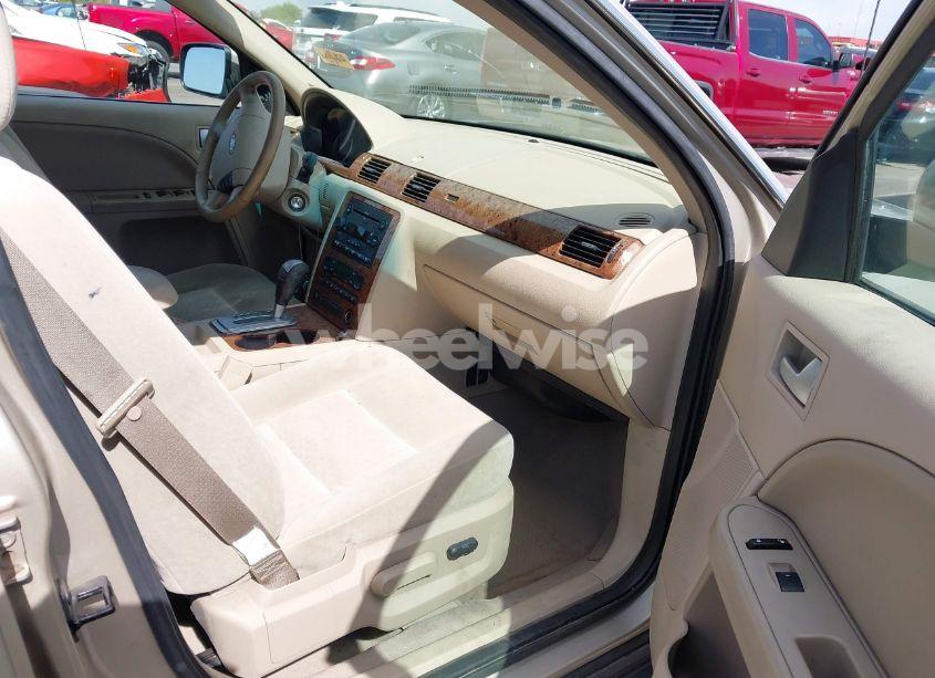 Photo 5 of 2006 Ford Five HUNDRED SEL (VIN 1FAFP24156G117325)