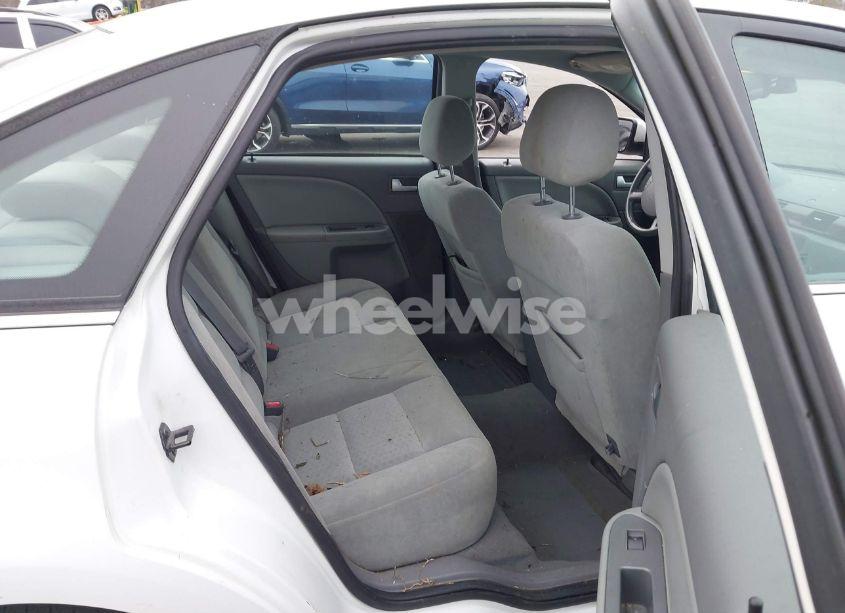 Photo 8 of 2005 Ford Five HUNDRED SEL (VIN 1FAFP24185G105622)