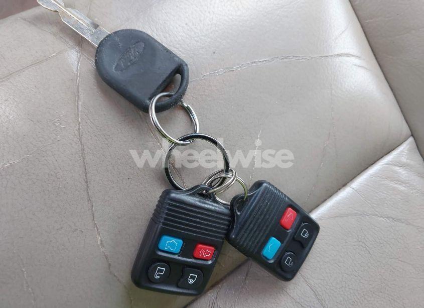 Photo 11 of 2005 Ford Five HUNDRED LIMITED (VIN 1FAFP25105G200920)