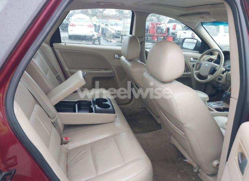 Photo 8 of 2005 Ford Five HUNDRED LIMITED (VIN 1FAFP25105G200920)