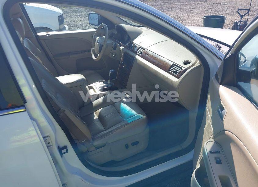 Photo 5 of 2006 Ford Five HUNDRED LIMITED (VIN 1FAFP28146G104530)